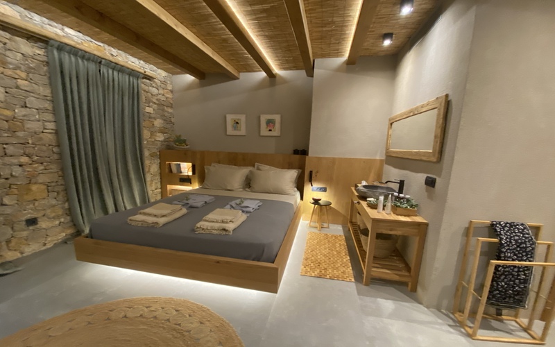 bedroom with double bed