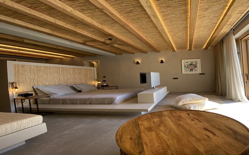 bedroom with double bed