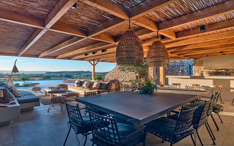 outdoor dining table