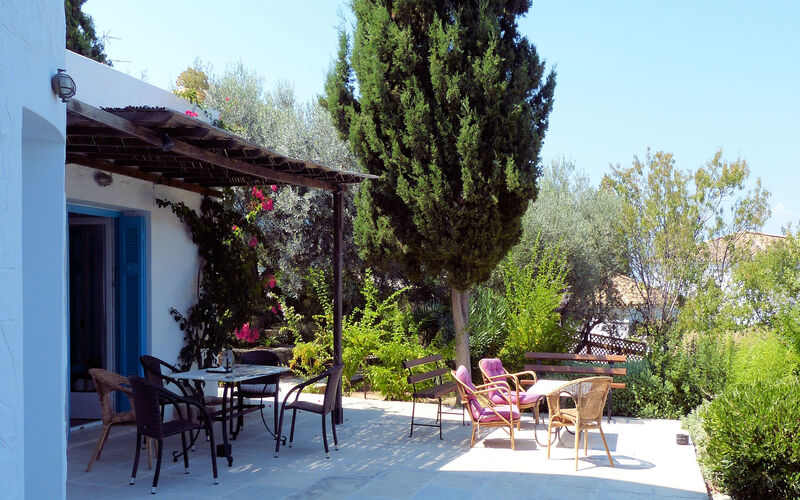outdoor small lounge area