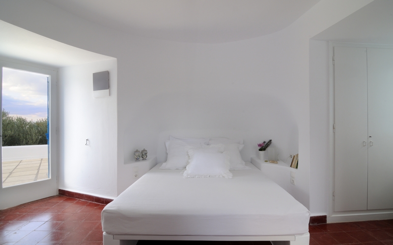 bedroom with double bed