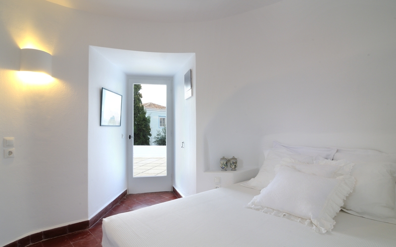 bedroom with double bed
