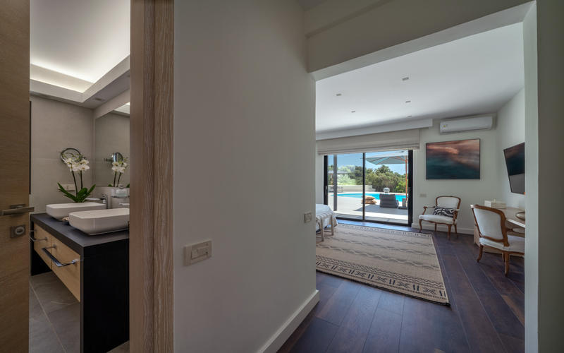 bedroom with double bed