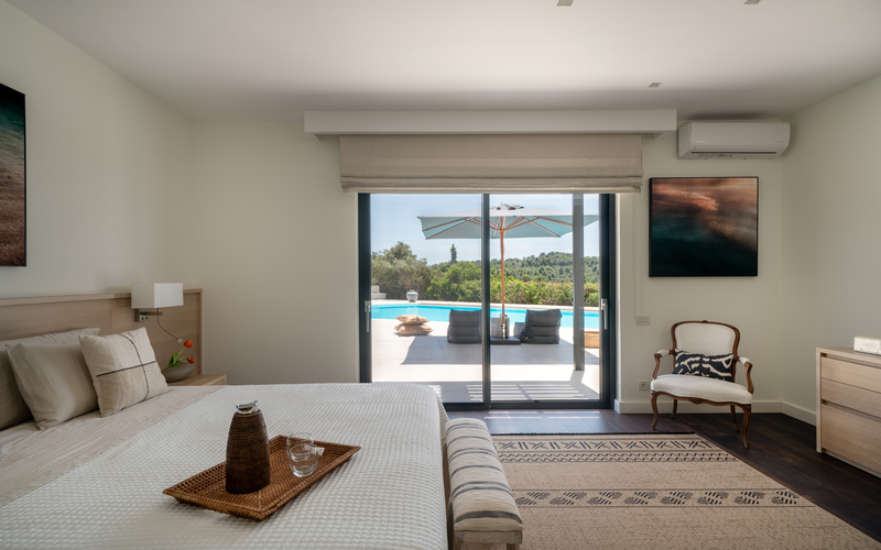 bedroom with double bed