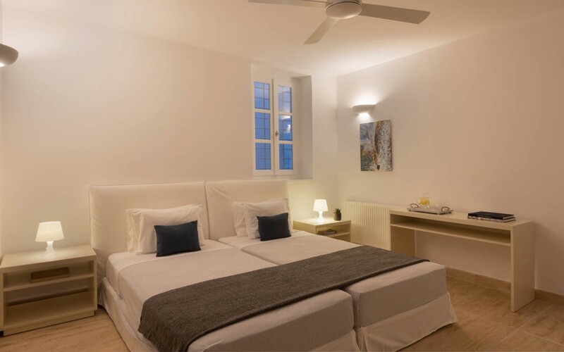 twin beds bedroom