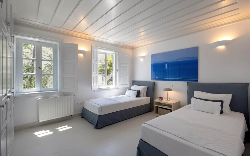 twins beds bedroom