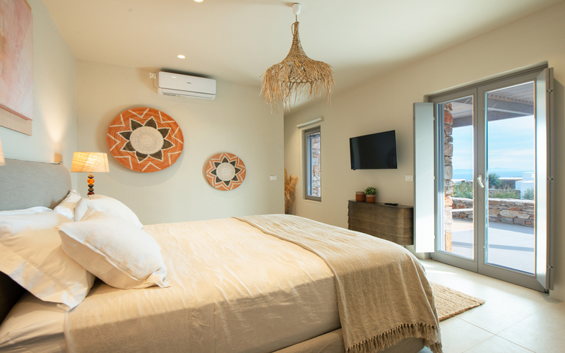 bedroom with double bed