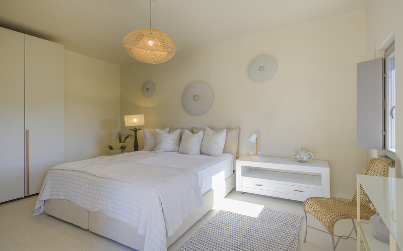 bedroom with double bed