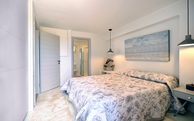bedroom with double bed
