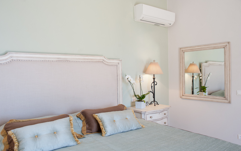 bedroom with double bed
