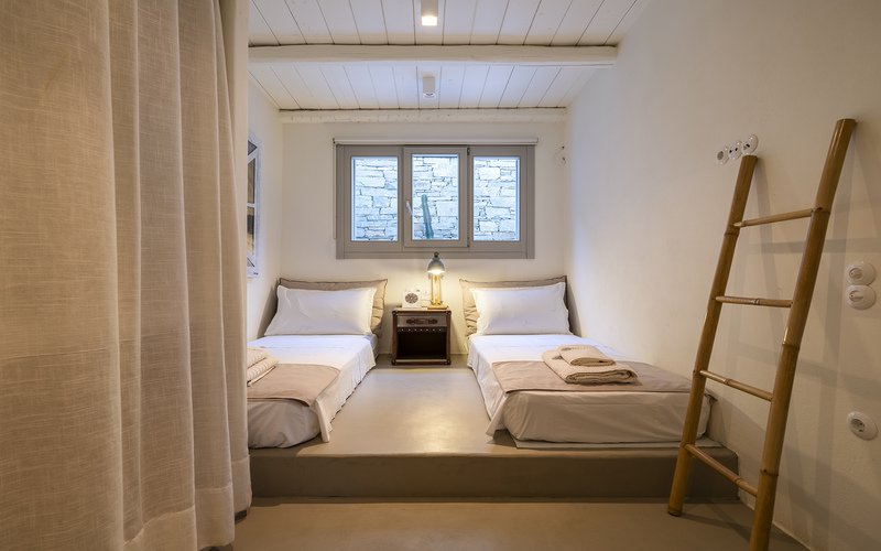 bedroom with two single beds