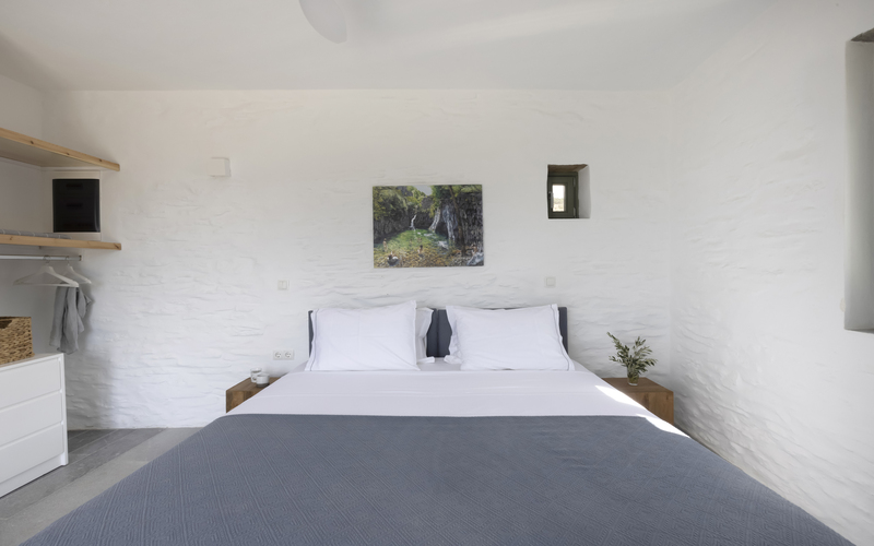 bedroom with double bed