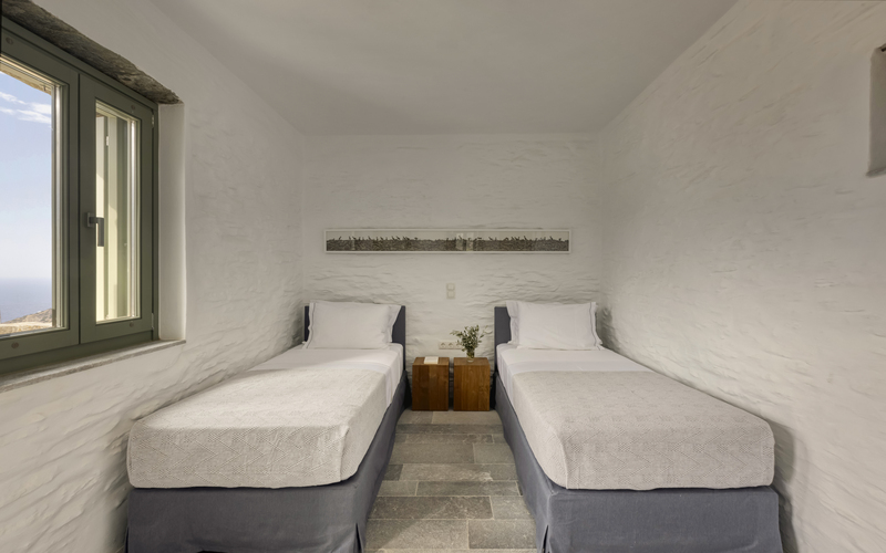 bedroom with two single beds