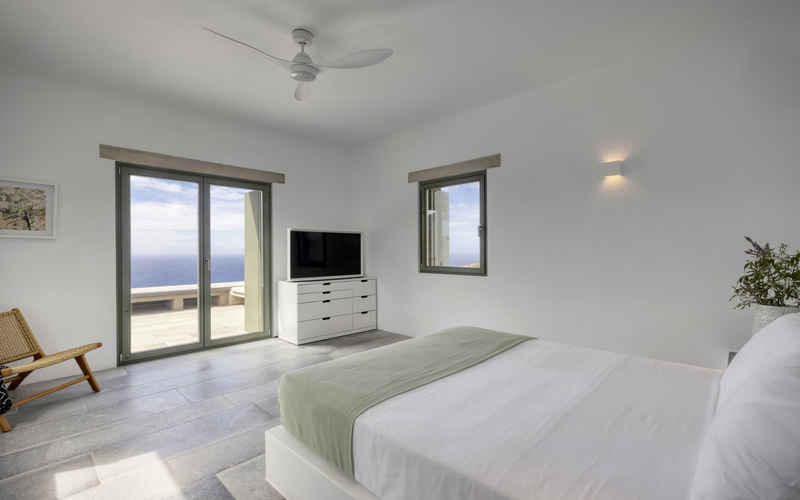bedroom with single bed