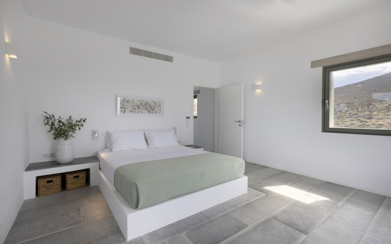 bedroom with double bed