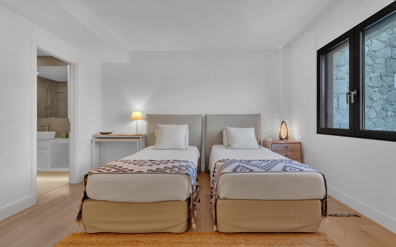 twins beds bedroom