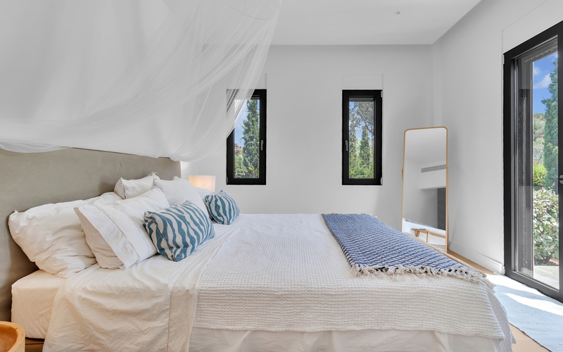 bedroom with double bed