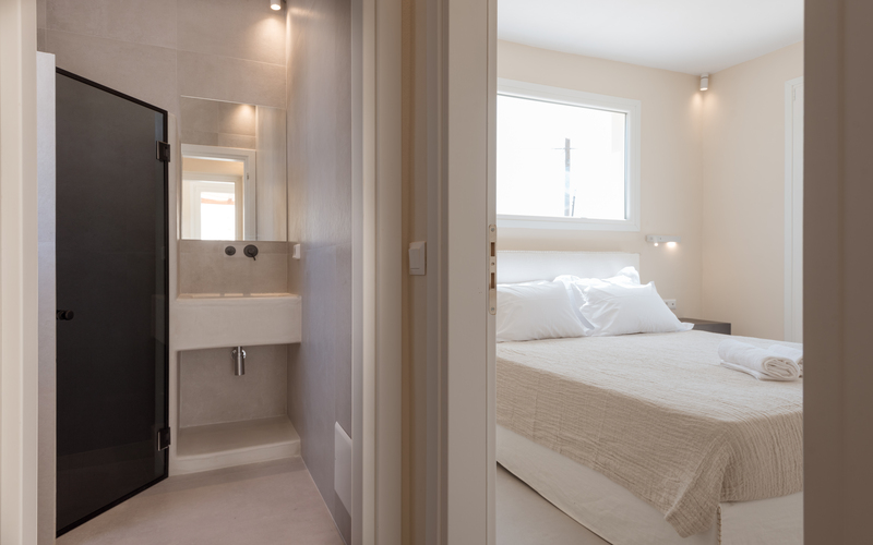 bedroom with double bed