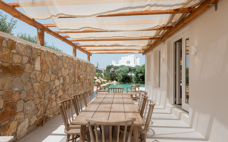 outdoor dining area 