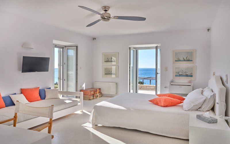 master bedroom  with sea view 