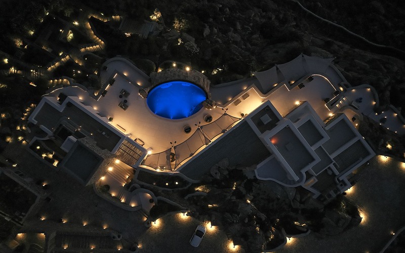 villa by night