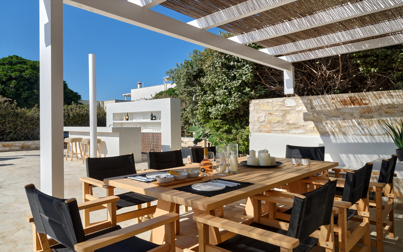 outdoor dining area and bar