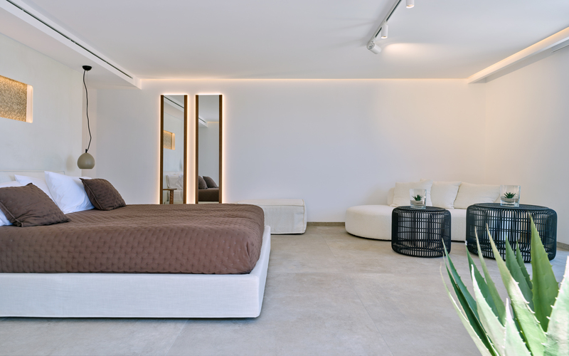 bedroom with double bed
