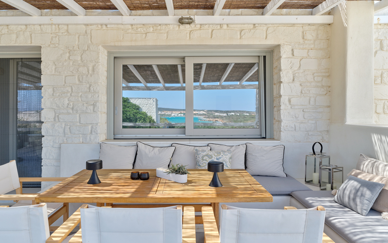 outdoor lounge area 