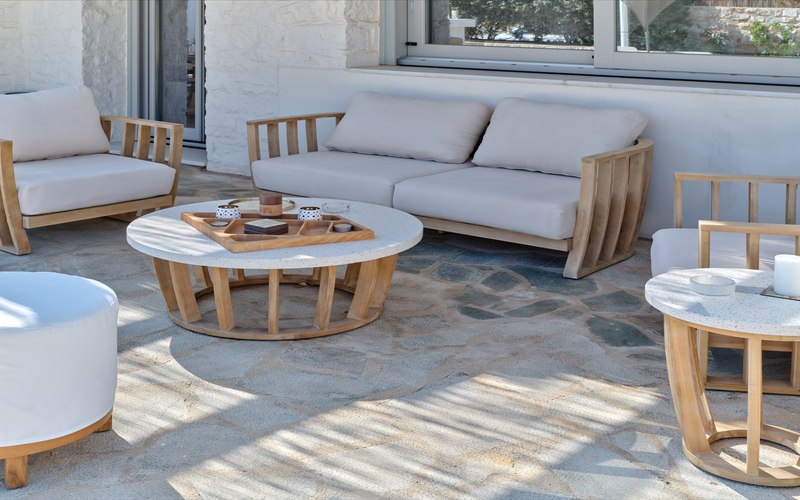 outdoor shaded loungearea 