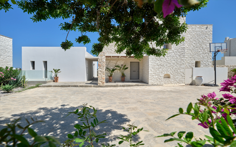 VILLA ENTRANCE