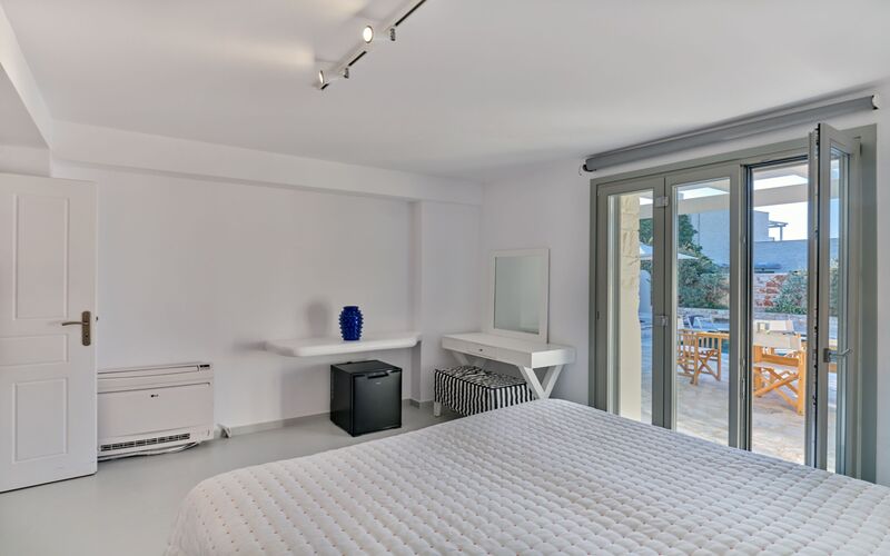 bedroom with double bed