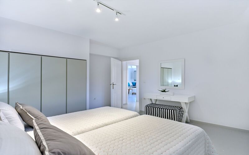 bedroom with TWIN bed