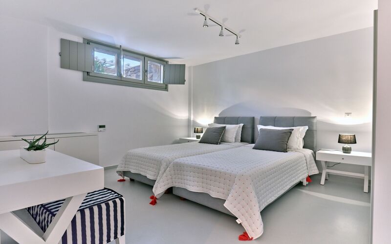 bedroom with two single beds