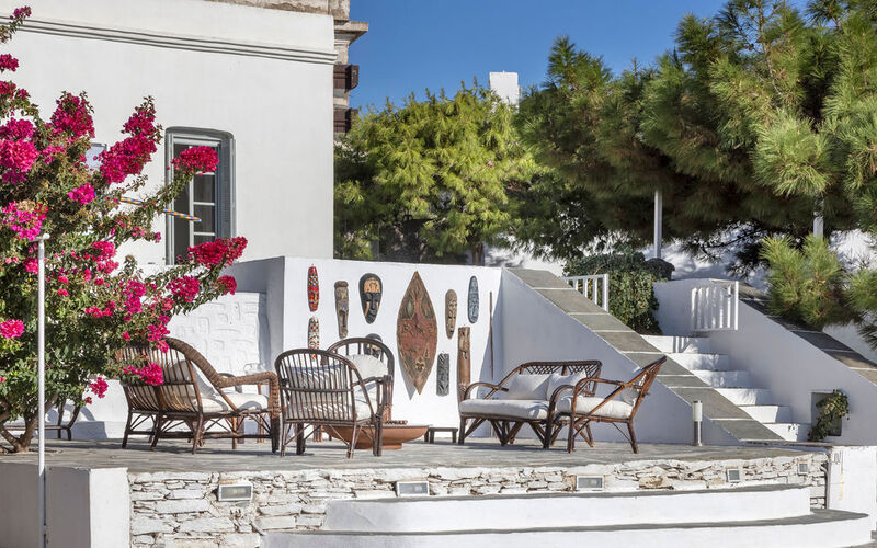 outdoor lounge area