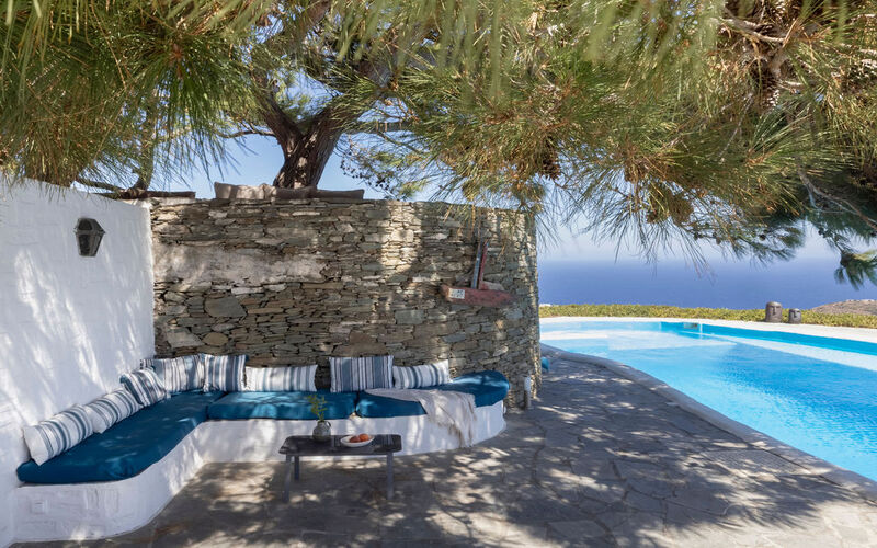 pool area 