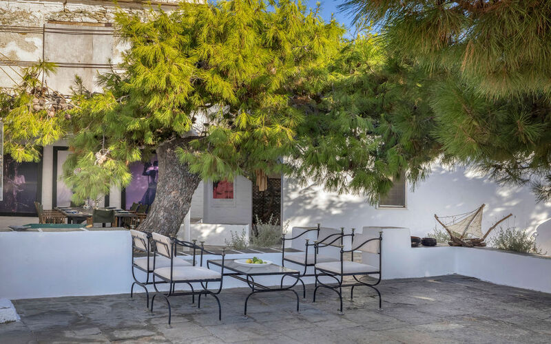 outdoor lounge area 