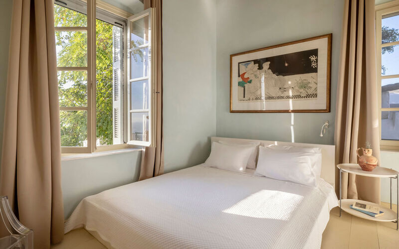 bedroom with double bed