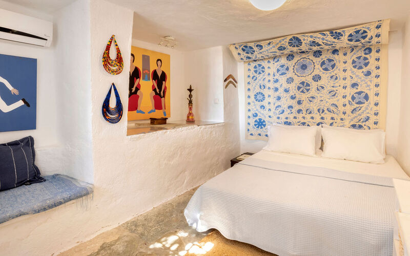 bedroom with double bed