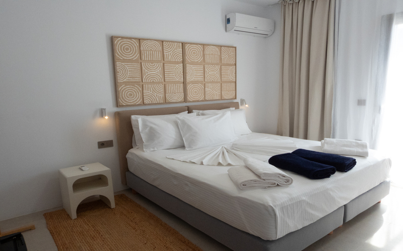 bedroom with double bed