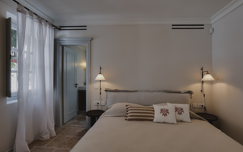 bedroom with double bed