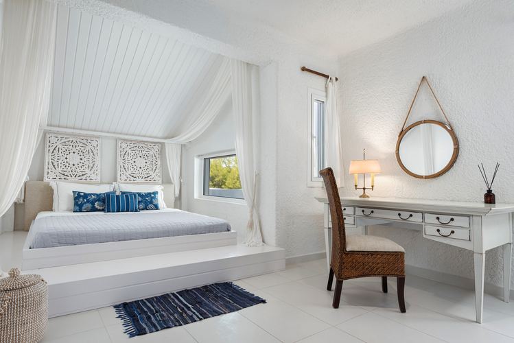 bedroom with double bed