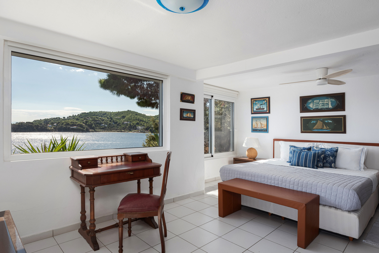 bedroom with double bed