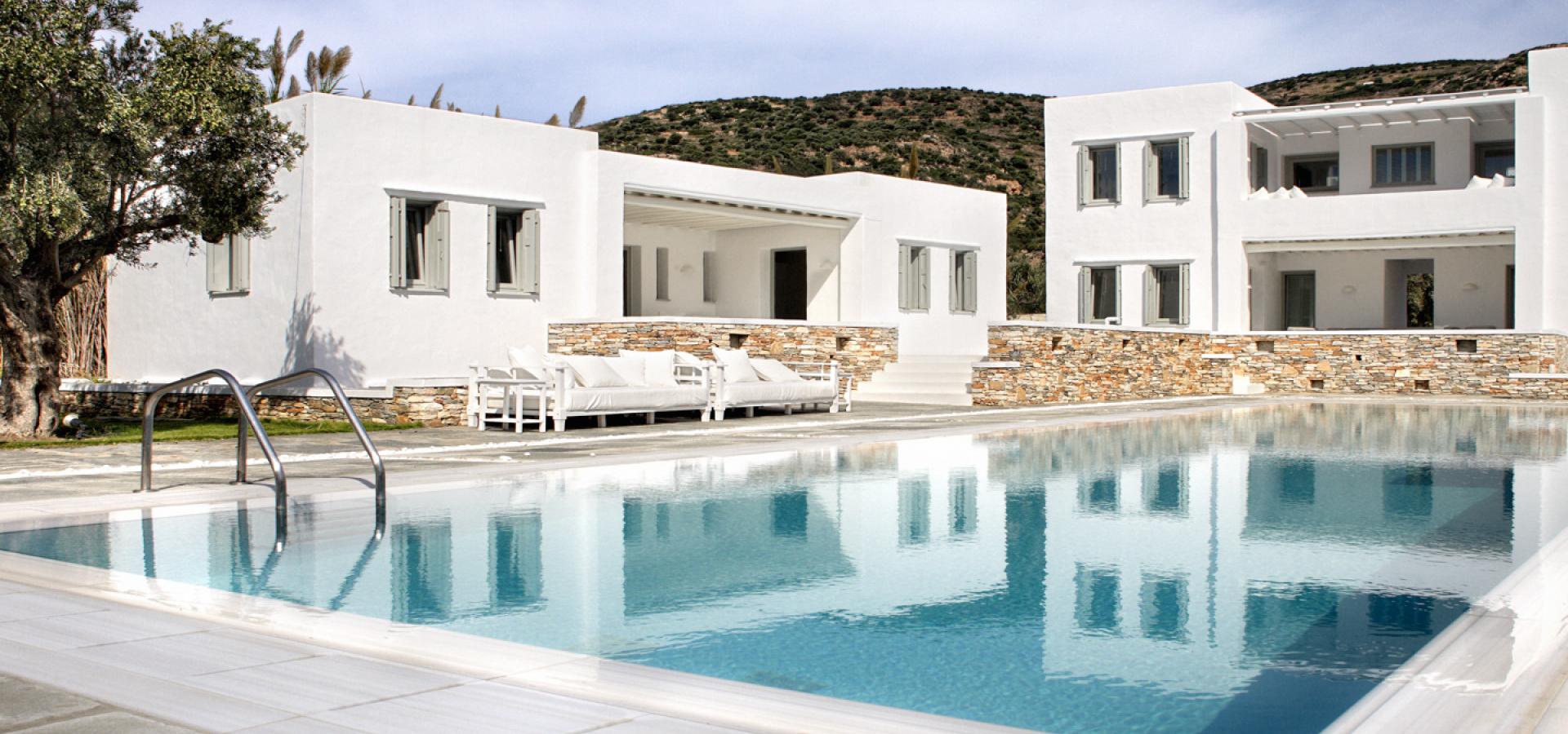 pool area 